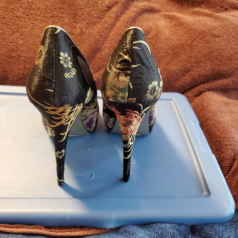 Heels - Picture 5 of 5